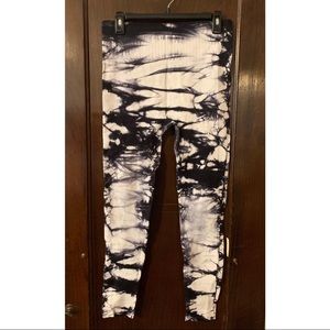 French Laundry sport black white tie dye leggings